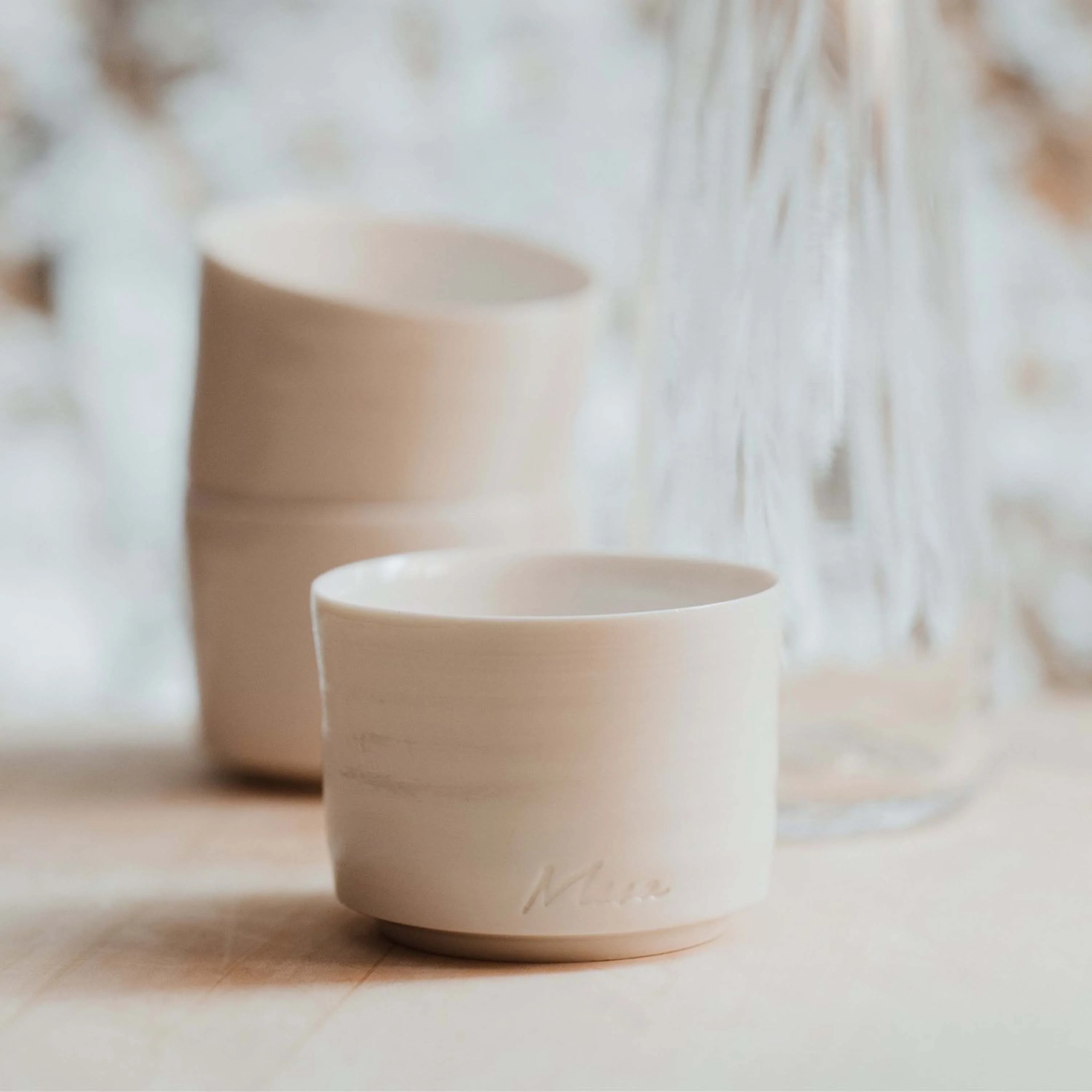 Masa Designs: Clear Sake Carafe and Kohiki Guinomi Sake Cups Set - Image 5